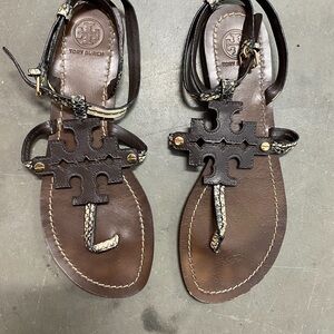 Tory Burch Chandler snakeskin strap sandal in size 8